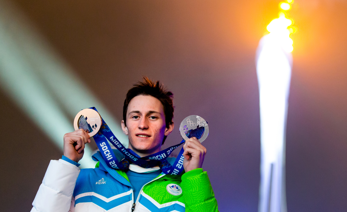 Zlati orel globoko v slovenskih srcih. Zlati orel, ki ve, da niso vedno štenge