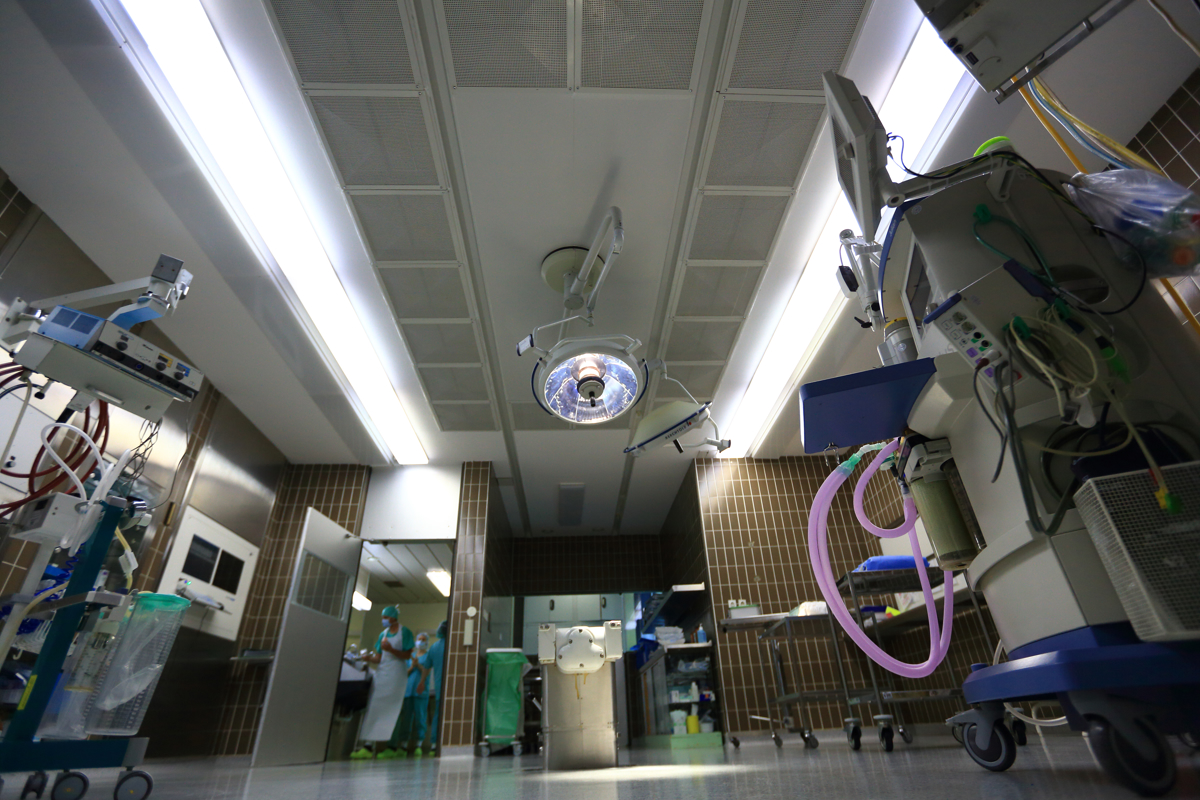 Operacija Vsadki: Trg z medicinskimi pripomočki cveti in ubija