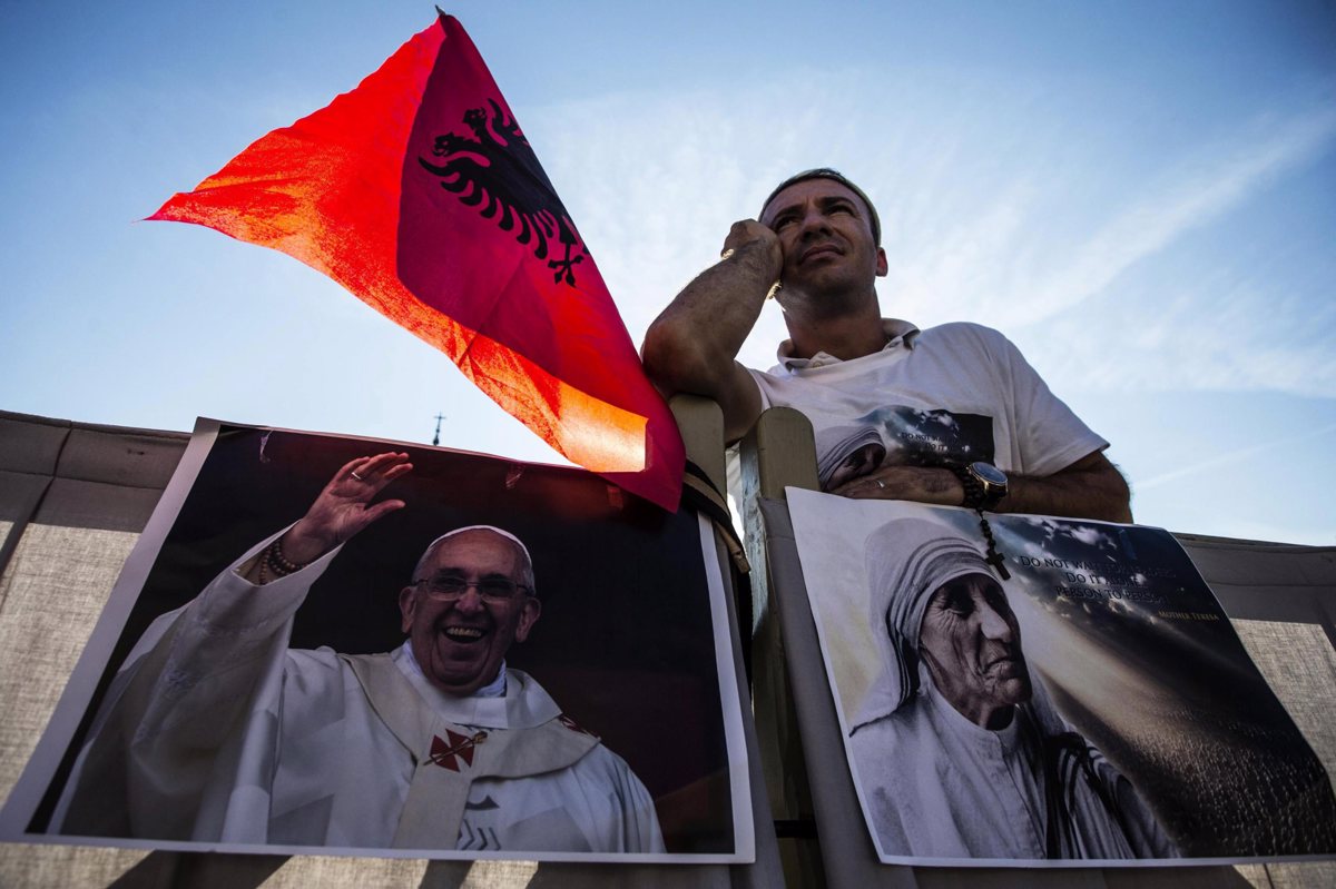 FOTO: Mati Terezija. Svetništvo za življenje za uboge, pomoči potrebne 