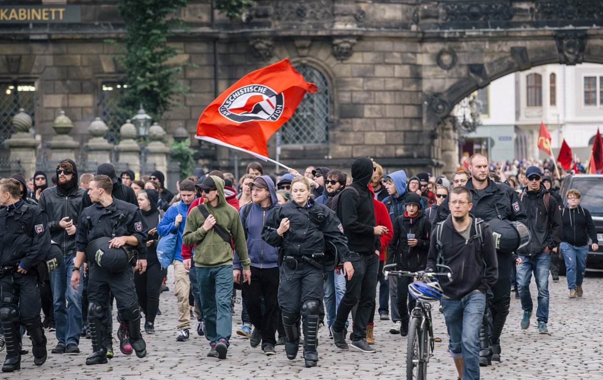 Ob obletnici ustanovitve v Dresdnu zborovanji podpornikov in nasprotnikov Pegide