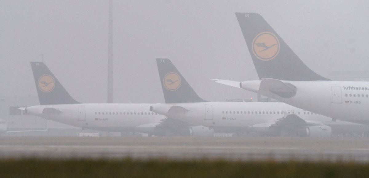 Lufthansa odpovedala tudi 830 petkovih letov