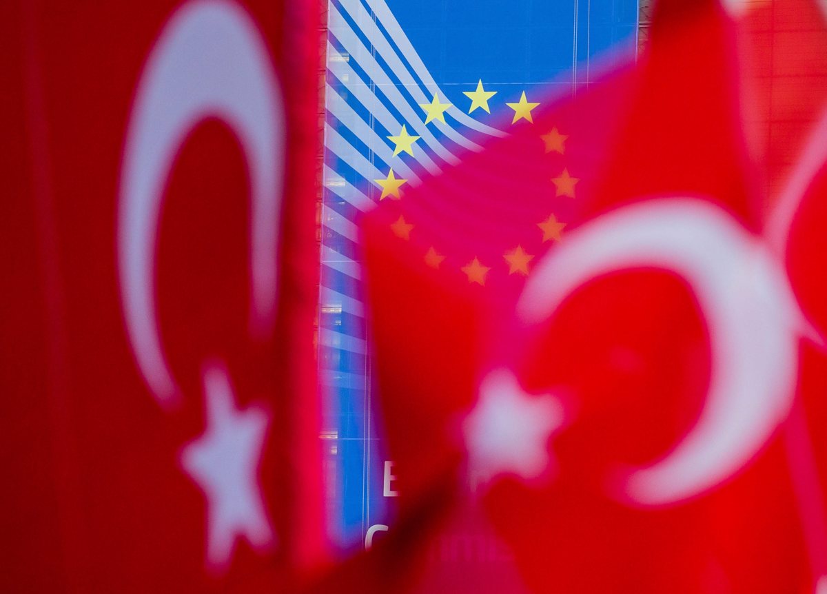Erdogan zagrozil z odprtjem meja za migrante