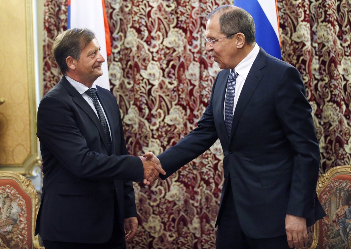 Erjavec in Lavrov o morebitnem srečanju Trumpa in Putina v Sloveniji