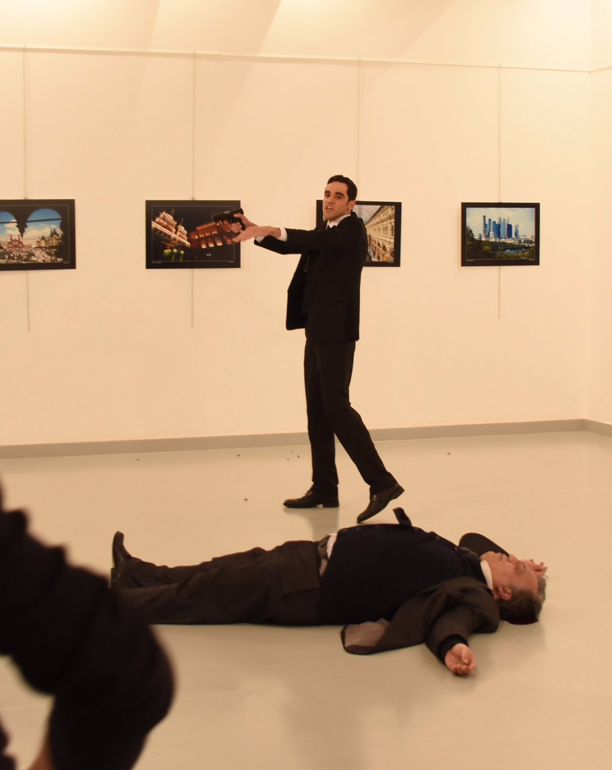 V Ankari ubit ruski veleposlanik