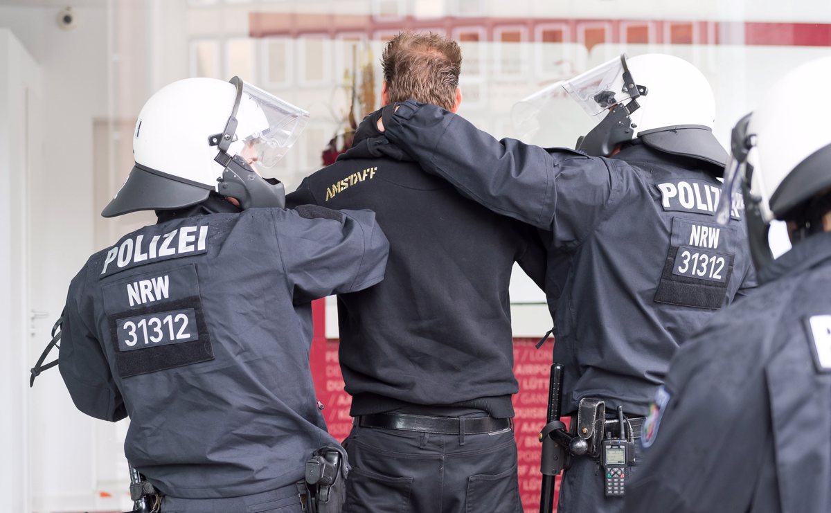 Policija v Kölnu za silvestrovo prepovedala demonstracije desnice