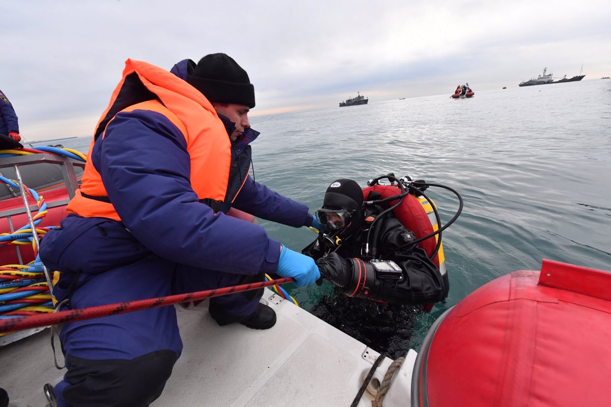 V Črnem morju našli še tretjo črno skrinjico ruskega letala