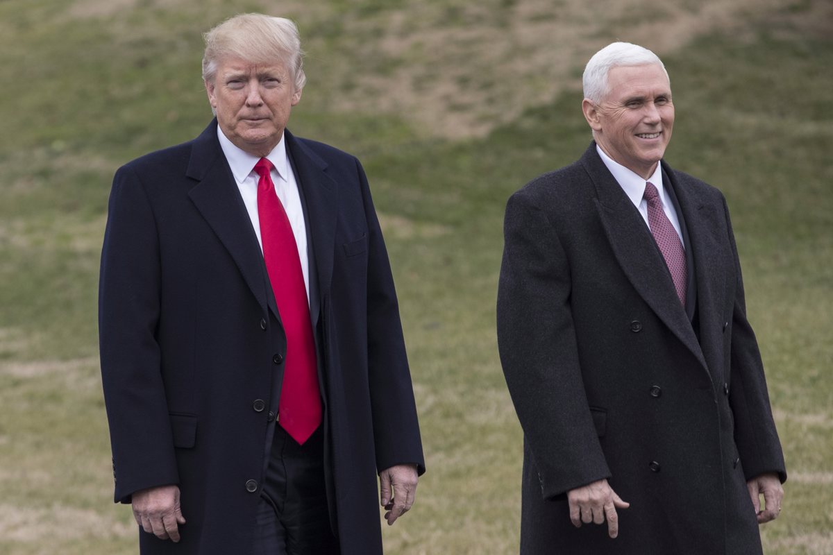 Nekateri uslužbenci ameriške zvezne vlade prehajajo v ilegalo