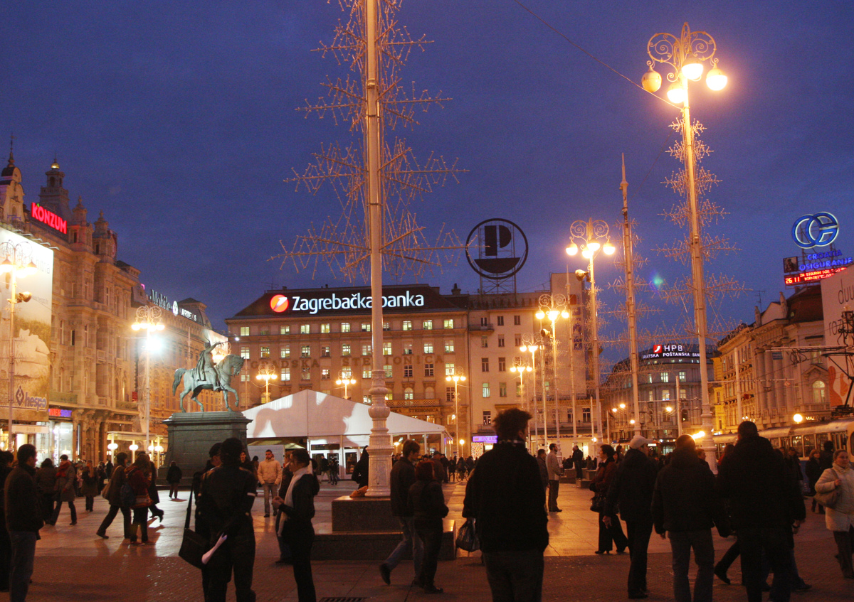 Zabavo LGBT v Zagrebu napadli s solzivcem