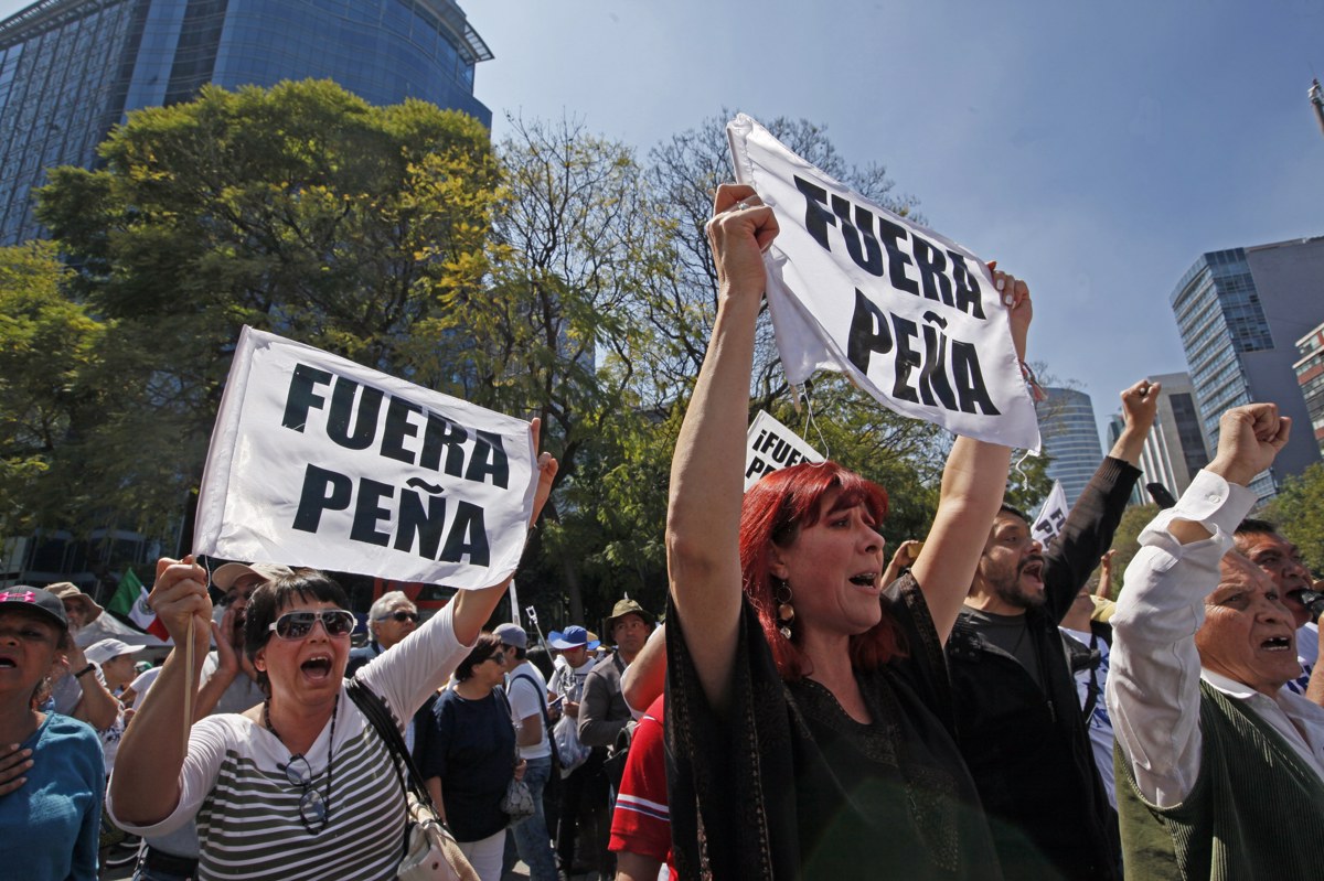 Več deset tisoč Mehičanov protestiralo proti Trumpovi politiki