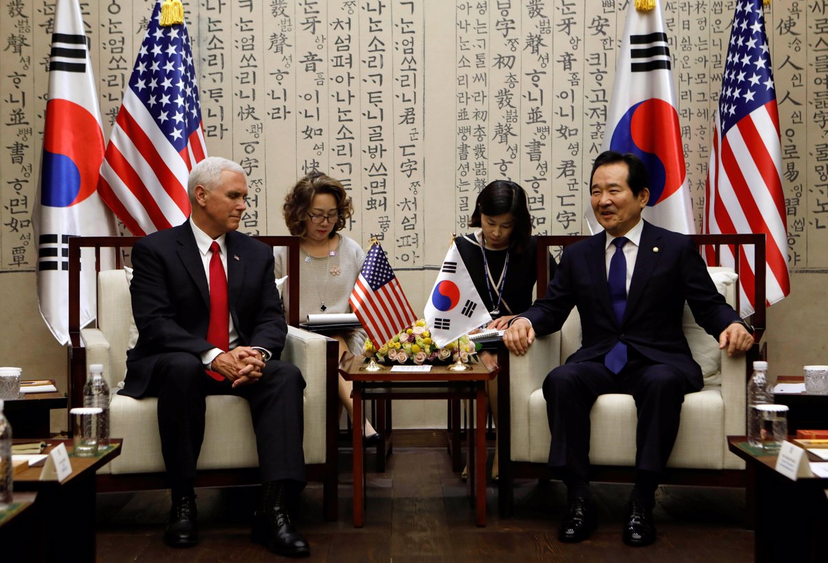 Ameriški podpredsednik Pence Pjongjangu: Potrpljenja je konec