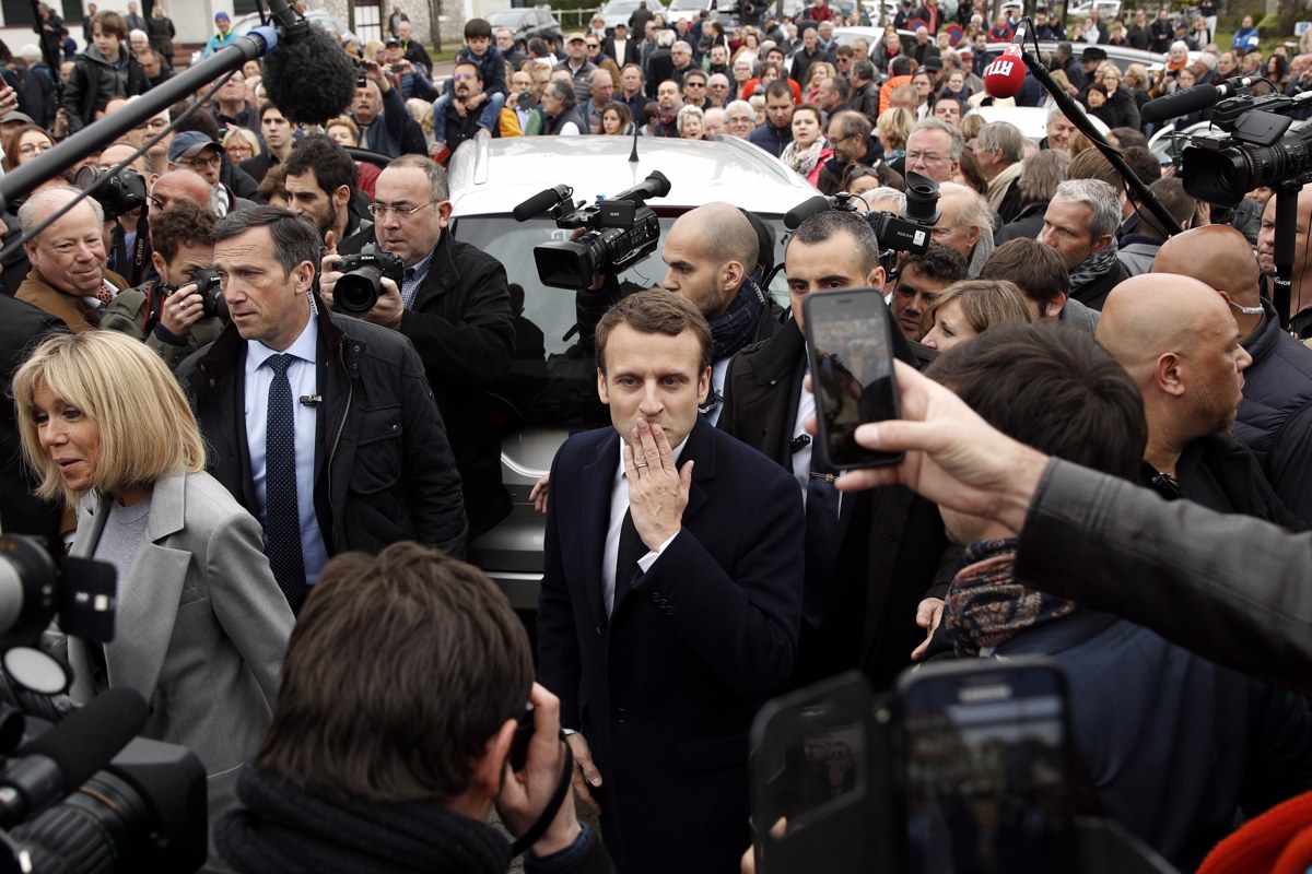 (FOTO) V Franciji glasovala večina predsedniških kandidatov. In Hollande