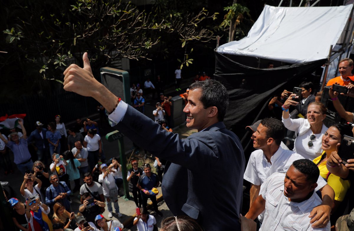 Venezuela: Guaido ob začetku množičnih protestov napovedal humanitarno pomoč iz tujine