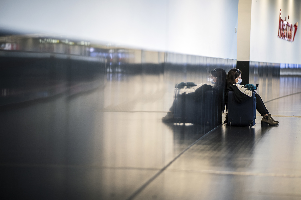 Zunanjemu ministrstvu se je registriralo več kot 650 Slovencev v tujini. Pri tistih izven Evrope se lahko med vračanjem pojavijo težave