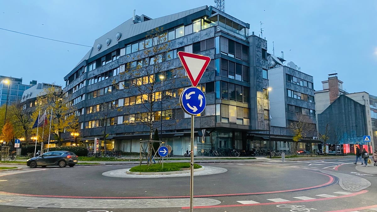 (POGLED) Depolitizacija RTVS: Javni servis ni partijski servis