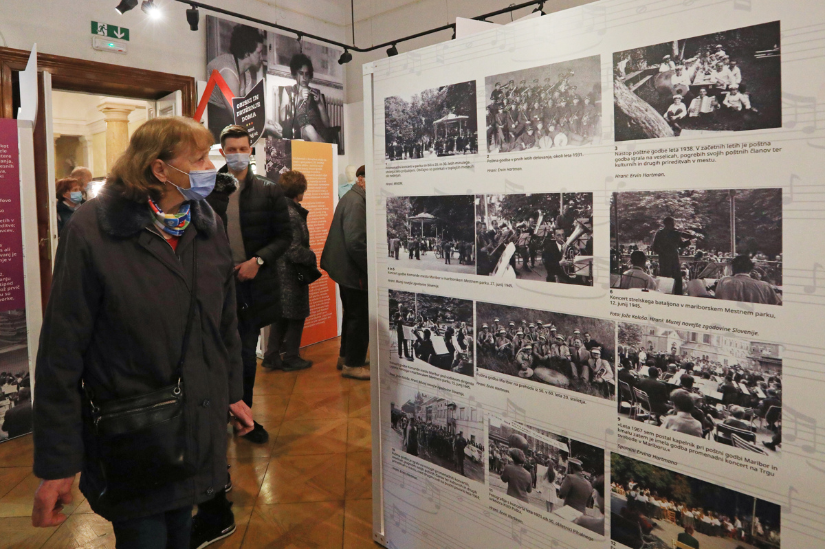 Razstava bo v Muzeju NO odprta do konca novembra. 