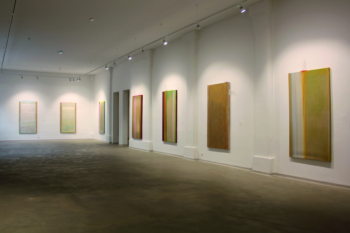 (RAZSTAVA) Ljudje imajo raje (nad)realizem
