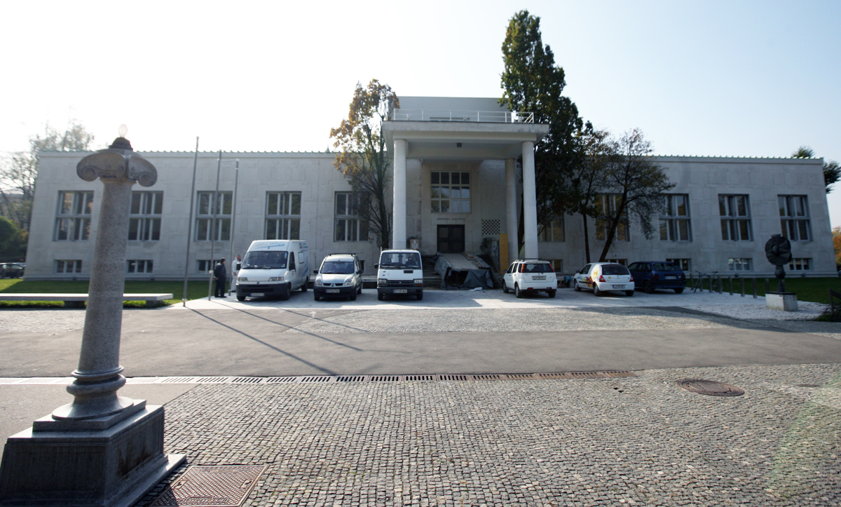 Zahteva po odstopu direktorja Moderne galerije
