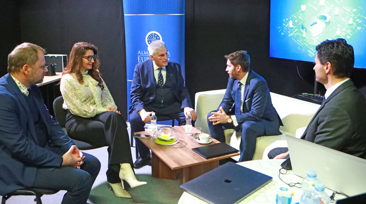 "Vzpostavili bomo evropski kibernetski ščit, ki bo varoval vse državne institucije in evropska podjetja," pravi minister Andrijanič
