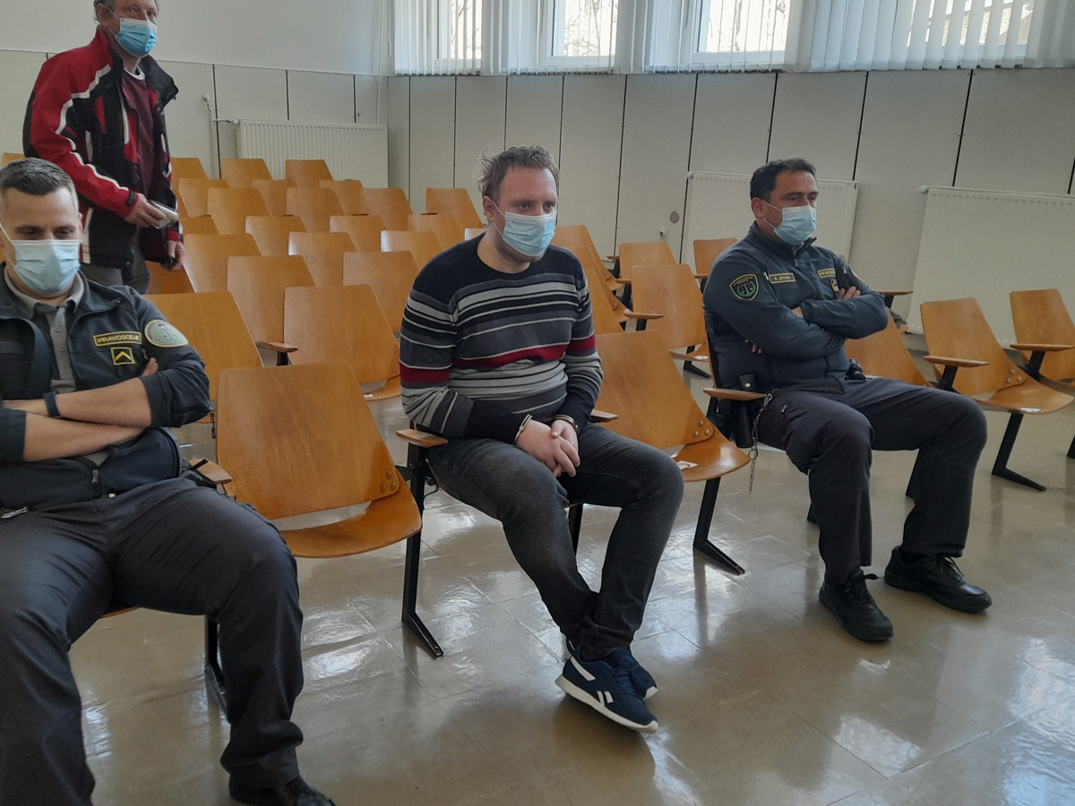 Gregor Ducman nemo spremlja sojenje na celjskem sodišču za svoje grozovito početje pred dobrim letom dni. 