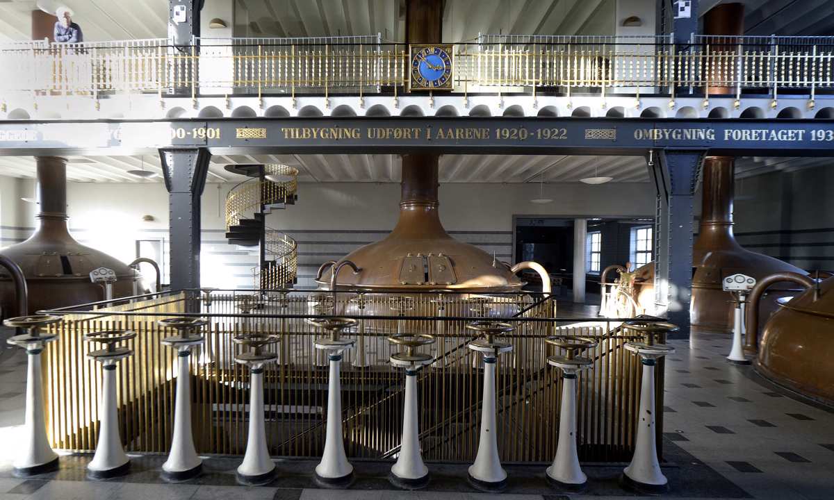 Umik z ruskega trga napovedal tudi Carlsberg
