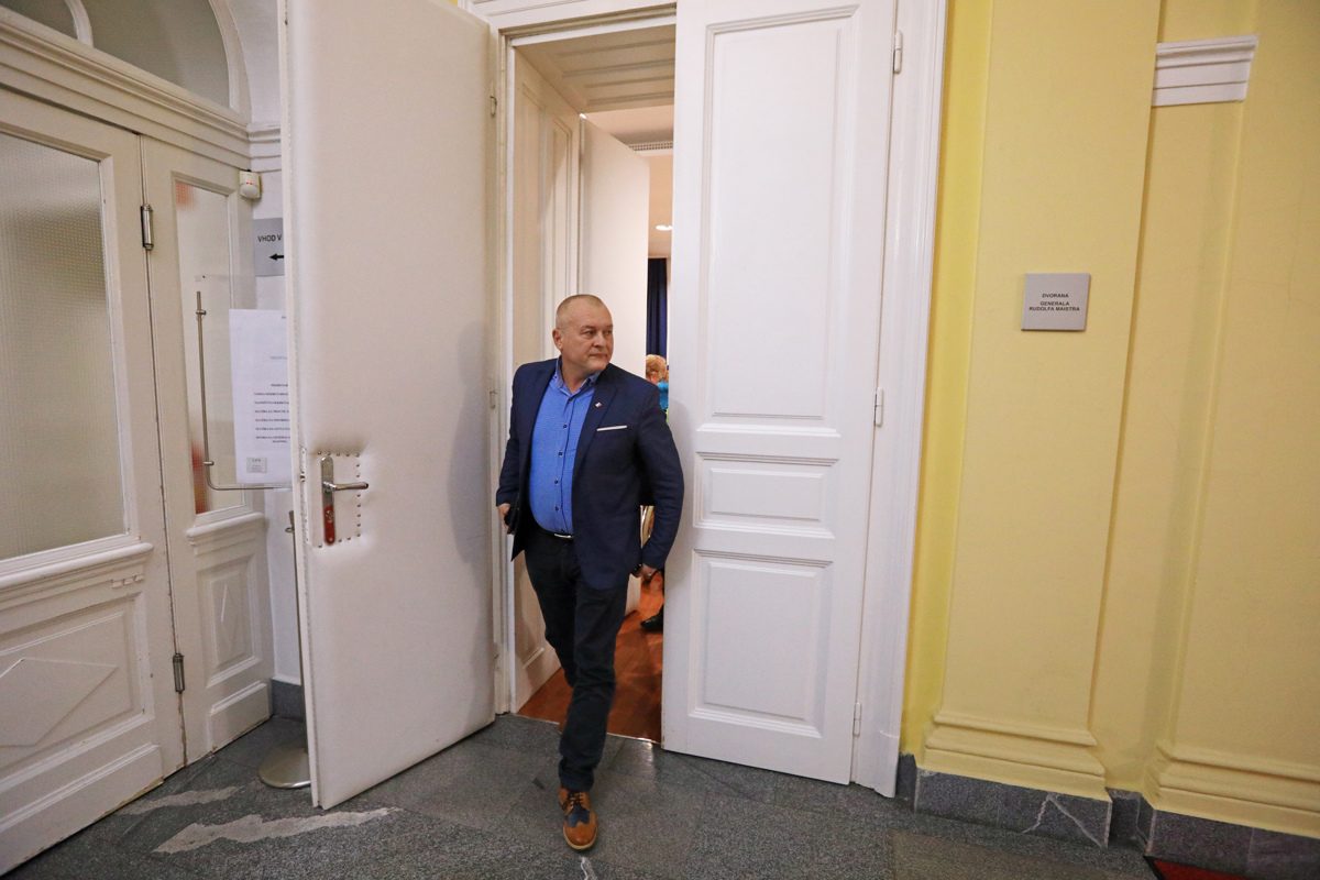 Zvočni posnetki razkrivajo Kanglerjevo norčevanje iz Janše, druženje z vplivnim prijateljem in zamere do Podobnika
