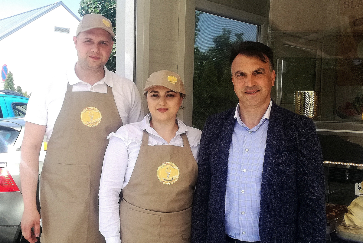 Sladoled družine Demiri, ki ima v Mariboru že več sladolednic, odslej tudi v Rogozi
