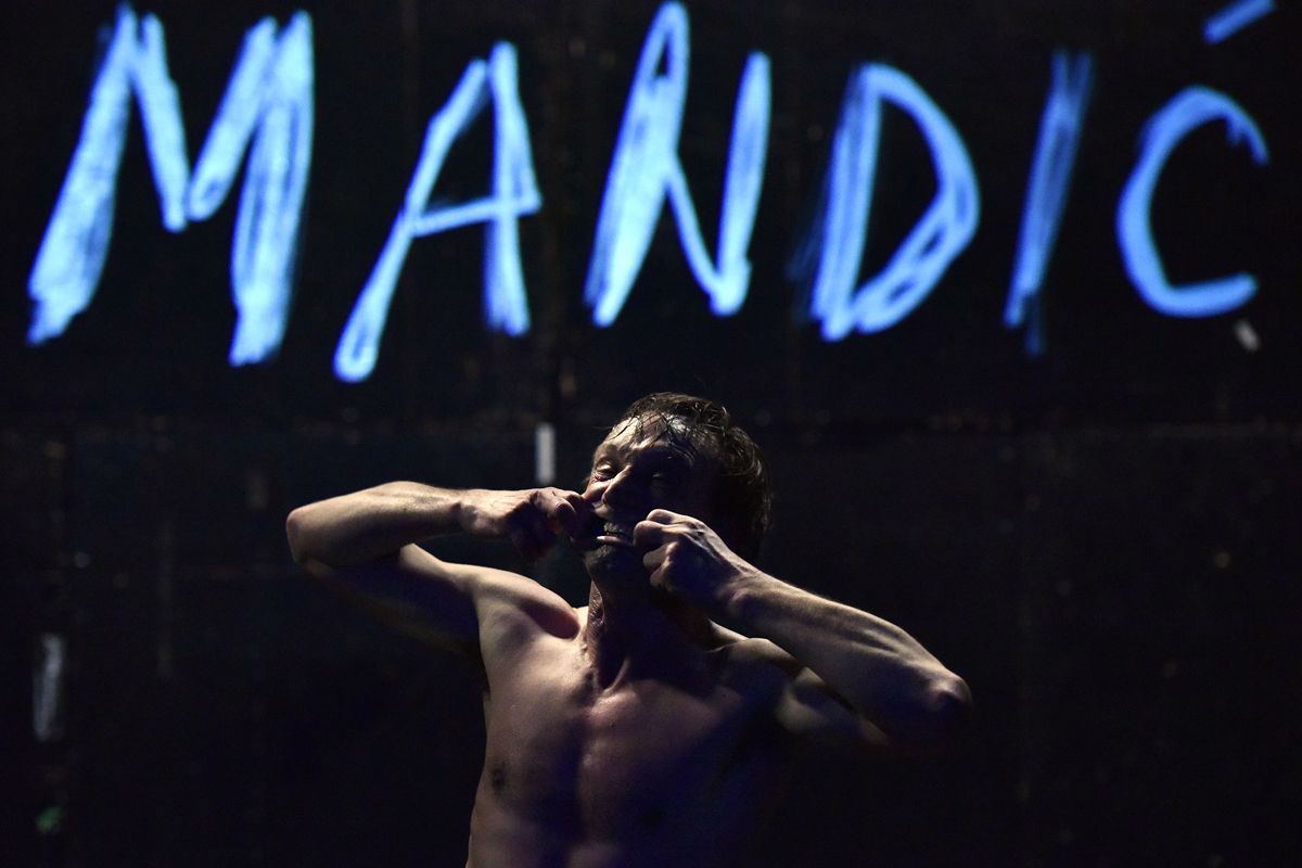 (GLEDALIŠKA KRITIKA) Mandićologija - živi muzej teatra
