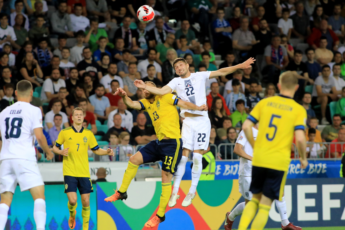 (FOTO) Slovenski nogometaši v Stožicah izgubili s Švedi
