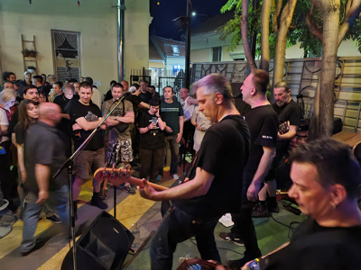 Družbenokritična glasbena geografija: Z Neo po Srbiji