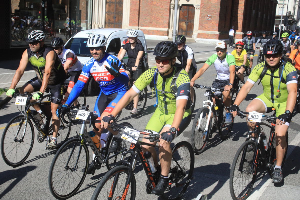 Tako je bilo na rekreativnem kolesarskem maratonu Okoli Pohorja