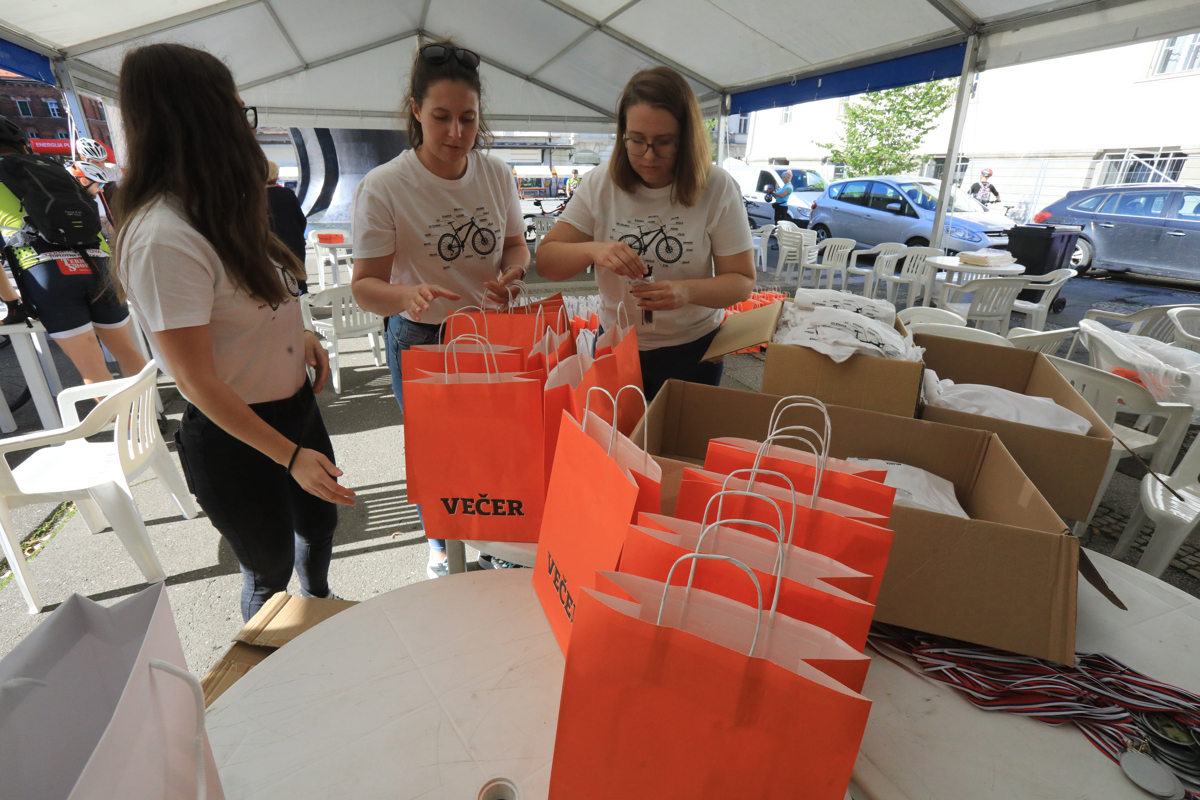 Tako je bilo na rekreativnem kolesarskem maratonu Okoli Pohorja