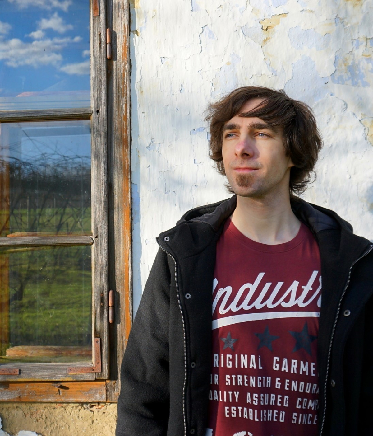 Zavetišče, ki si ga je treba s pesniškim delovanjem izboriti