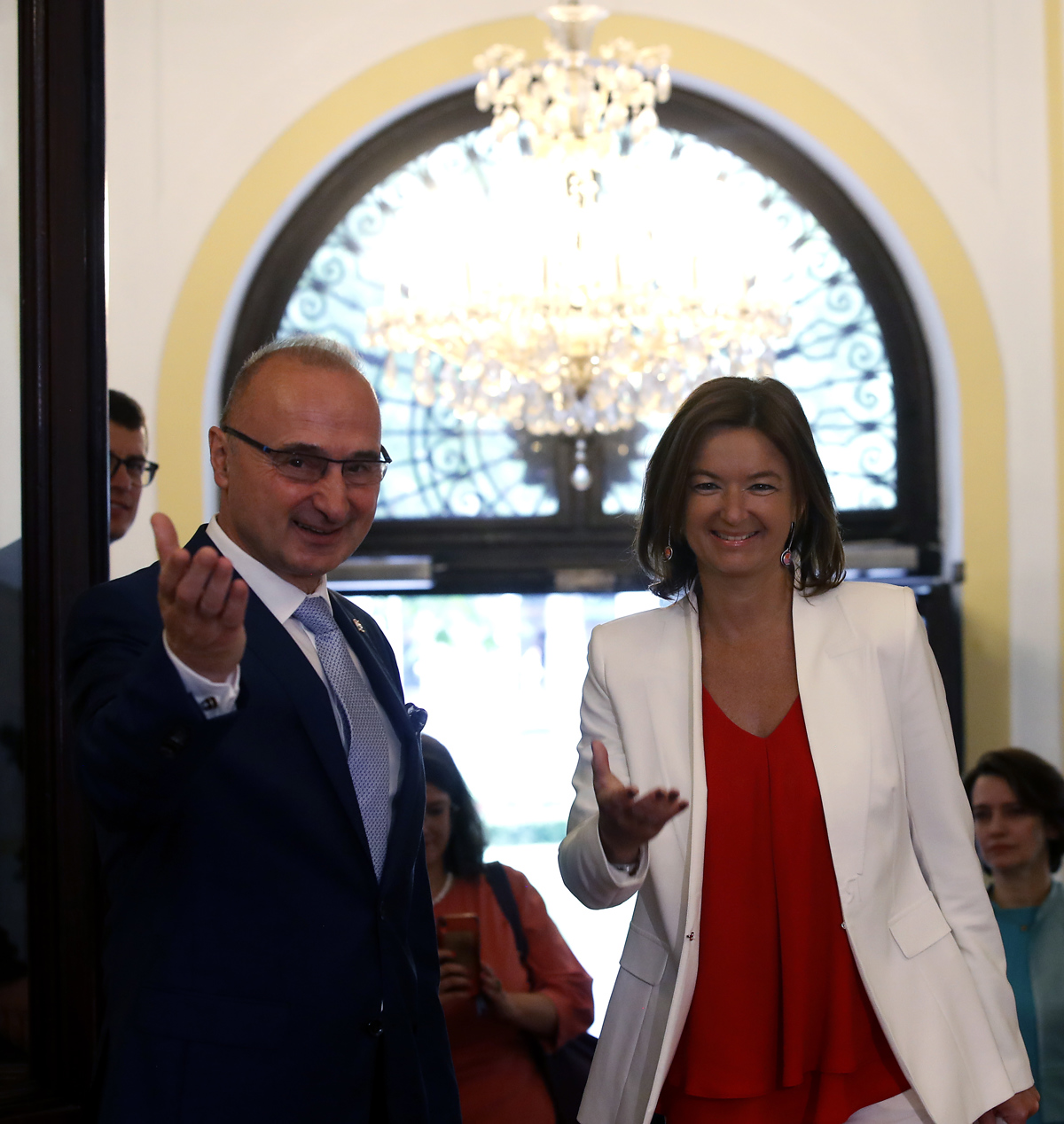 Grlić Radman se je opravičil za poskus poljuba nemške zunanje ministrice