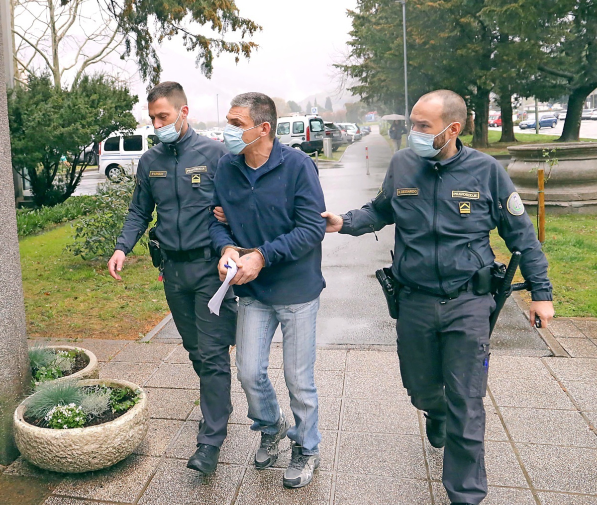 Zaradi prevoza ilegalcev več kot dve leti zapora