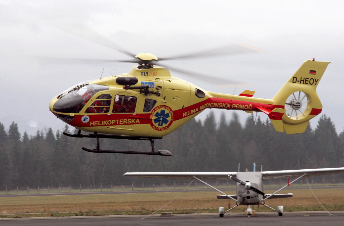 Huje poškodovan pri vzletu z jadralnim zmajem