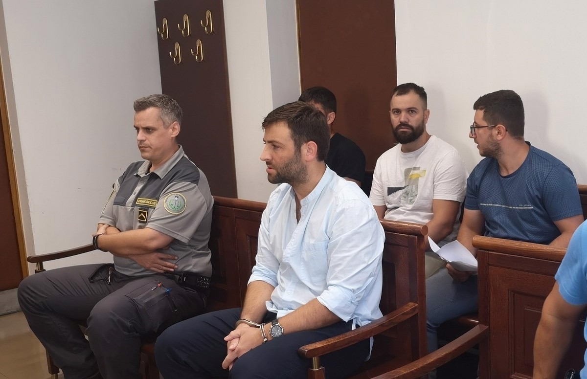 Obračun med (so)delavci: Za poskus uboja in nasilništvo štiri leta zapora