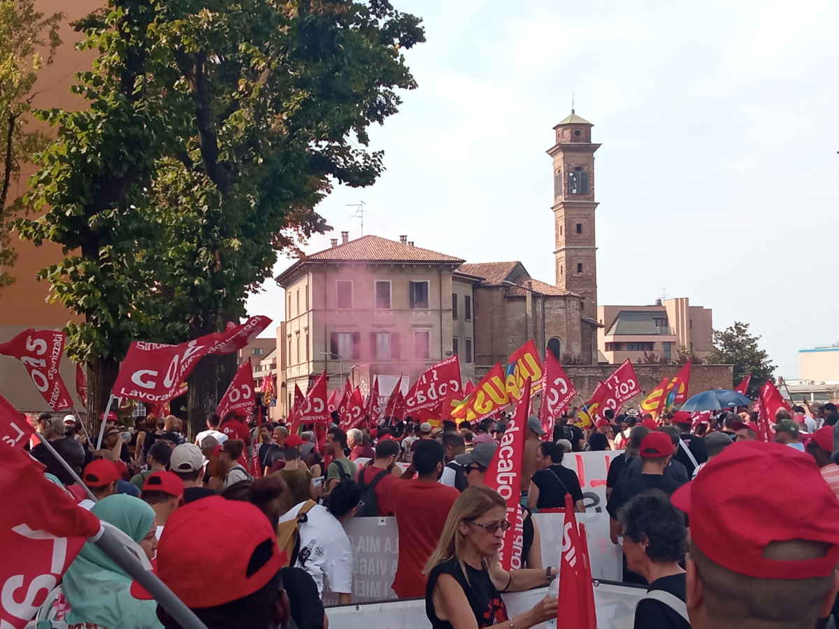 (FOTO) Protestniki v Italiji zahtevali takojšnjo izpustitev aretiranih sindikalistov