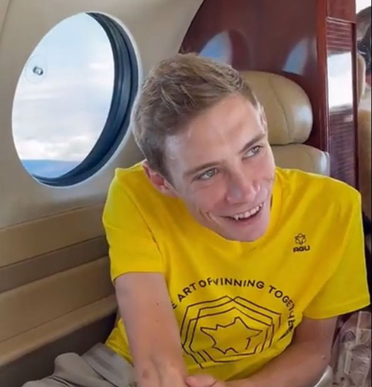 (VIDEO) Poglejte, kako so pozdravili Vingegaarda, takoj ko je vstopil v danski zračni prostor