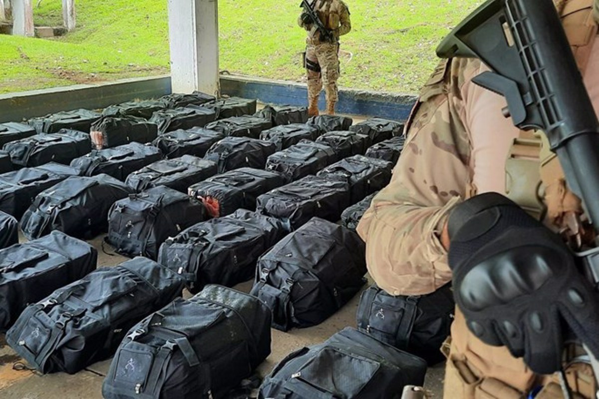 (FOTO) Tihotapljenje drog: Dve toni kokaina na poti v Koper