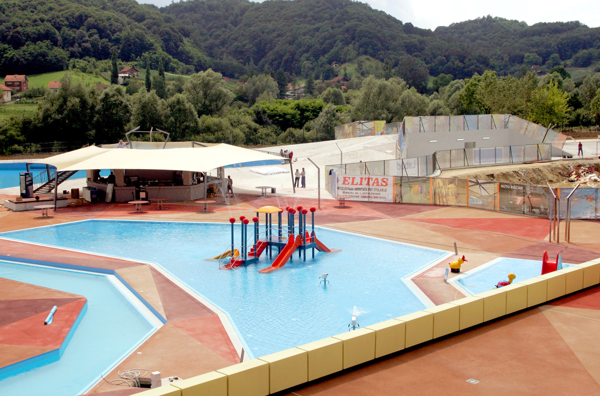 Zaradi uhajanja klora obiskovalci Term Tuhelj morali poiskati zdravniško pomoč, omenjajo tudi Slovence