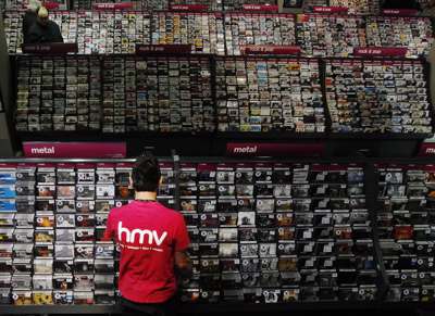 Vzpon in padec cedejev: Plošče spet prehitele zgoščenke