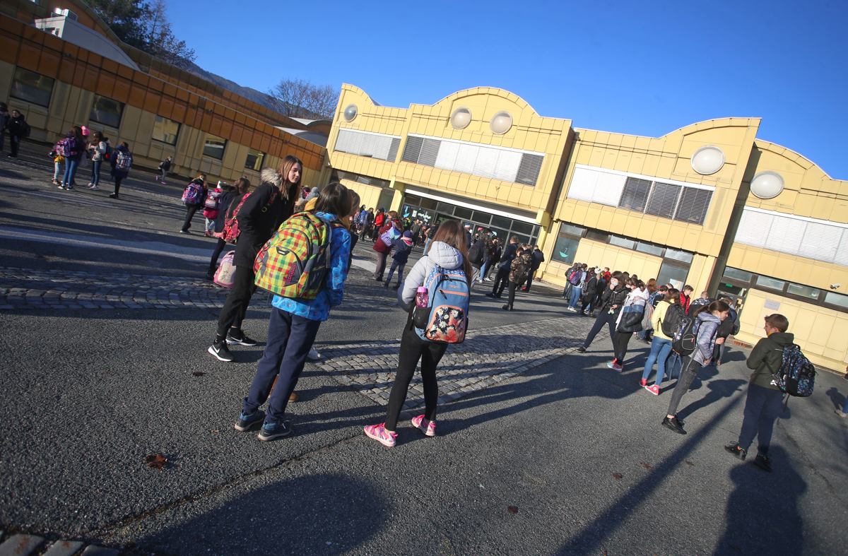 (MB-TEDEN) Lepilo popušča