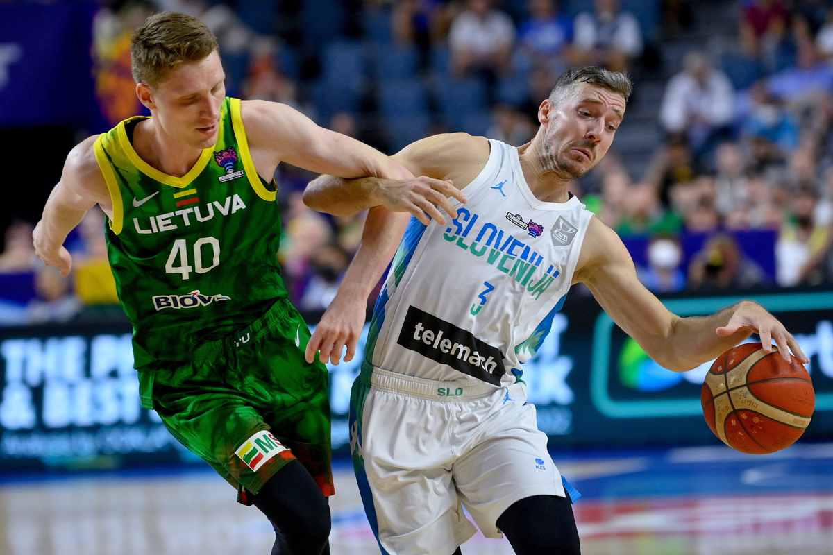 Fiba o spodrsljaju z avtobusom za Slovence: Voznik se ni držal razporeda voženj in bil nemudoma razrešen 