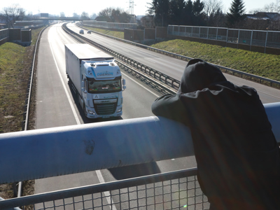 Število samomorov naraslo drugo leto epidemije