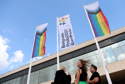 Namesto parade ponosa v Beogradu sprehod, toda tja želijo tudi nasprotniki