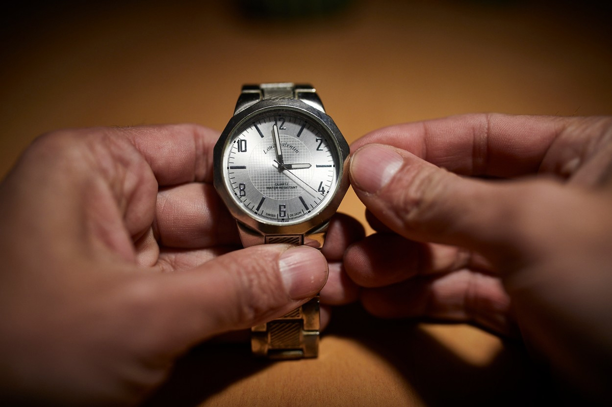 V Severni Makedoniji bi lahko za varčevanje z energijo kasneje premaknili ure