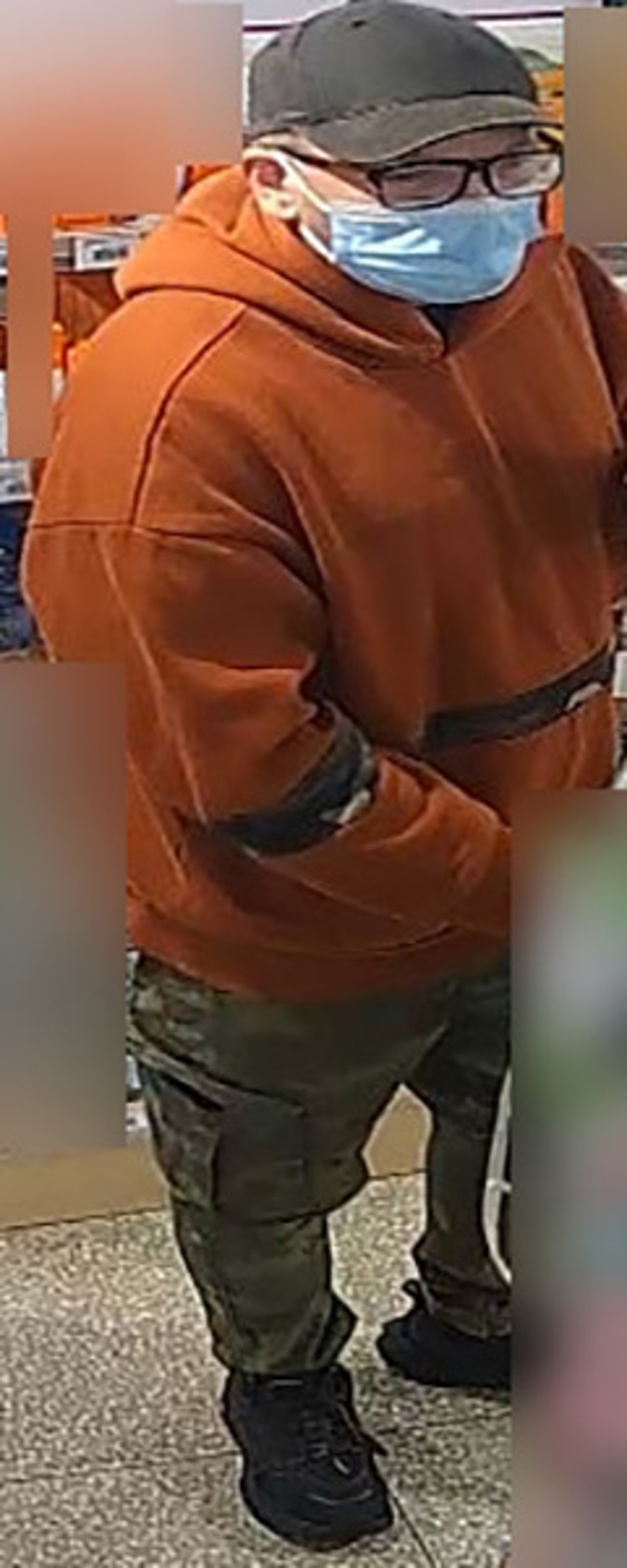 (FOTO) Prepoznate moškega na fotografijah? Policija ga išče zaradi več tatvin