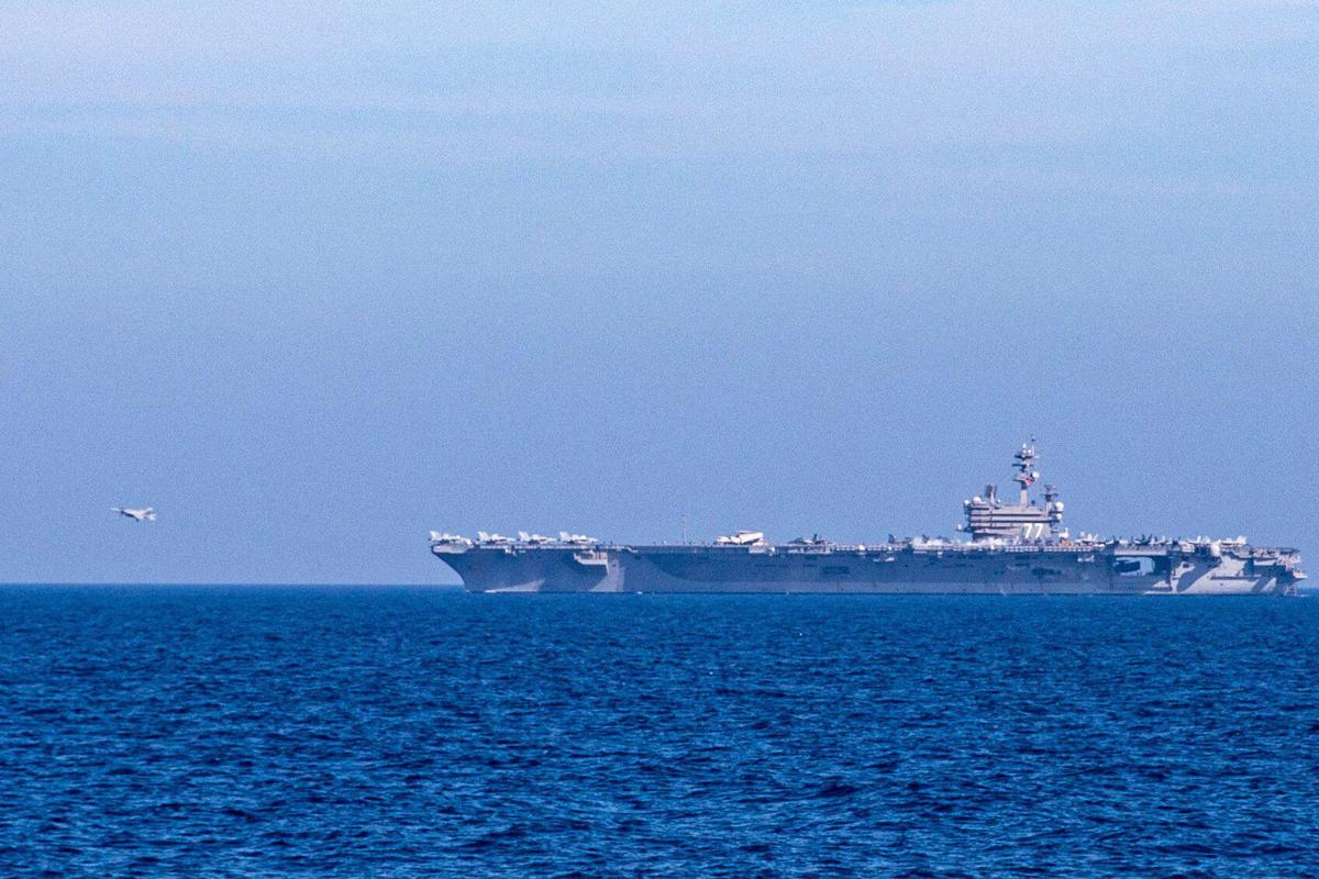 (VIDEO) 20 let plutja brez dodatnega goriva: V Split prispela ena največjih vojaških ladij na svetu