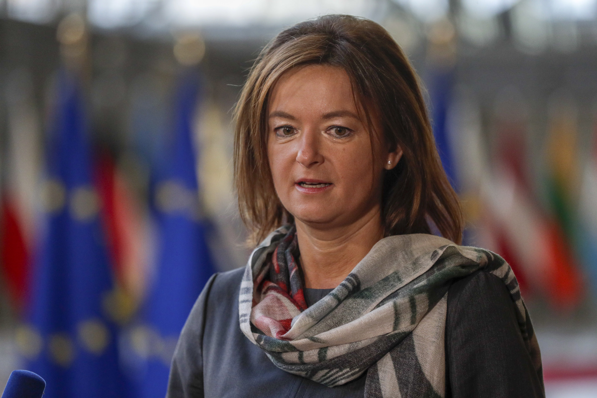 Fajon: Slovenija bo sodelovala v misiji urjenja ukrajinskih vojakov