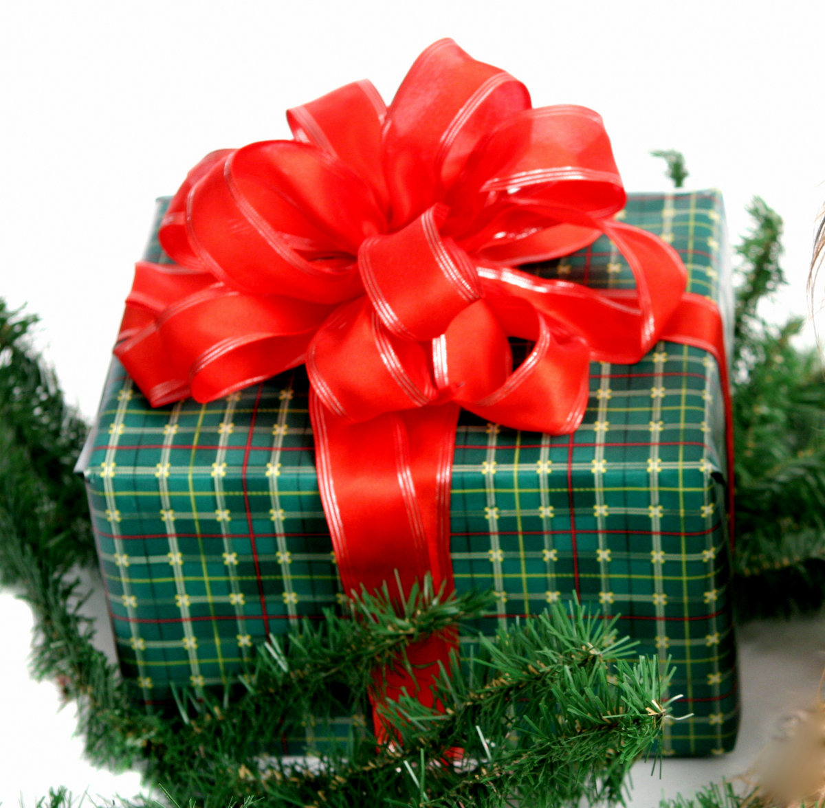 Vse več Italijanov "reciklira" darila, privarčevali okoli 3,3 milijarde evrov